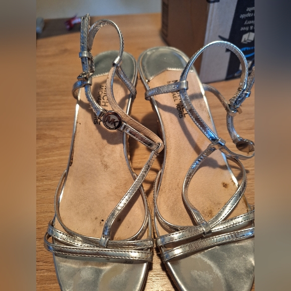 Micheal kors sandals - Picture 5 of 5